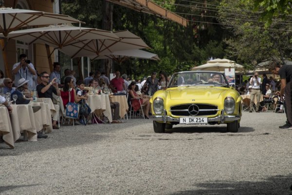 Автомобилният клуб на Чернобио по традиция дава специална награда на автомобила, който е пристигнал от най-далеч на собствен ход. Тази година призът за проявения кураж се падна на Ерих Освалд, който е докарал този безценен 300 SL Roadster от Нюрнберг, Германия. 
