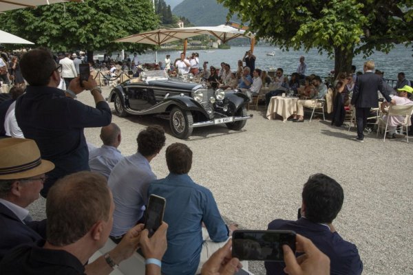 Първият й пилот е Макс фон Арко-Циненберг, после автомобилът преминава през ръцете на още двама германски аристократи, вземайки участие в планинските състезания в Гайсберг и Земеринг. После класическият Mercedes прекарва над половин век в САЩ, и чак през 2013 се връща в родната Германия. Реставрацията отнема десет години и приключва точно преди тазгодишния Concorso d&rsquo;Eleganza.
