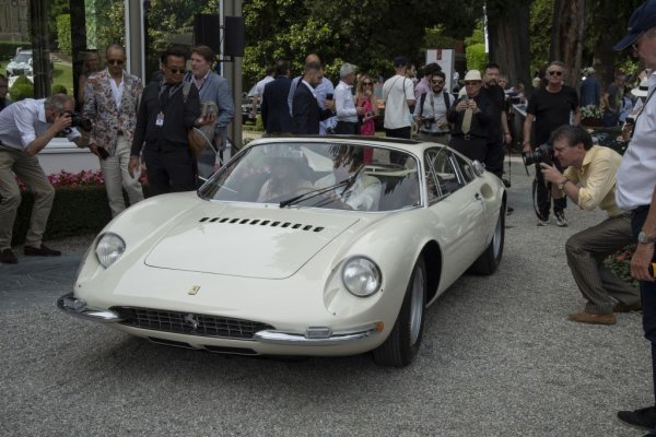 Наградата AUTO & DESIGN за най-впечатляващ дизайн бе присъдена на това Ferrari от 1966, с каросерия от Pininfarina. През 1966 този автомобил е голямата звезда на Парижкия автосалон. Става дума за експериментален проект на Pininfarina на базата на употребявано състезателно Ferrari 365 P2. На практика това е първото в историята "цивилно" Ferrari със средно разположен двигател. До този момент Енцо Ферари категорично е отказвал да предложи подобен продукт, но в крайна сметка е убеден от шефа на Fiat Джовани Аниели и от вносителя на марката в САЩ Луиджи Кинети. 

