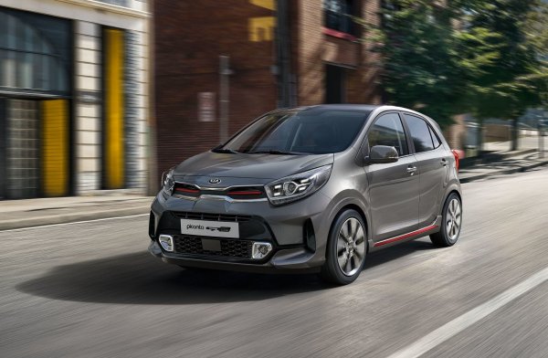 На второ място в .Германия се нарежда малката Kia Picanto. Базовата версия на модела е 1,0-литров атмосферен двигател с 67 к.с., като струва 10 750 евро и няма климатик на борда. Все пак се предлага радио. Цветът обаче е бял, а желание за друг се заплаща допълнително.