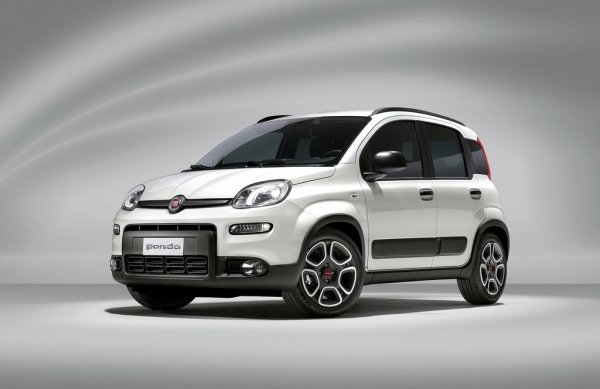 Легендарният Fiat Panda все още е жив, като продължава да се продава доста успешно на някои пазари (най-вече на този в Италия). В Германия интересът към него не е голям, но дилърите го предлагат. Цените стартират от 12 990 евро за ниво на оборудване "City Life", включващо двигател със 70 к.с. и климатик. При покупка онлайн клиентът печели отстъпка, тъй като цената вече е 11 171 евро (21 727 лева).