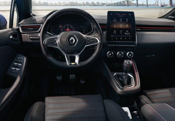 Базовият вариант на популярния френски модел у нас е малко по-евтин в сравнение с пазара в Германия, като едновременно с това е и по-добре оборудван. За посочената сума се предлага ниво на оборудване "Life" със същия двигател с 65 к.с. Радиото и климатикът са включени, както и възможност за свързване с Bluetooth, а също така USB и AUX IN входове с управление от волана.