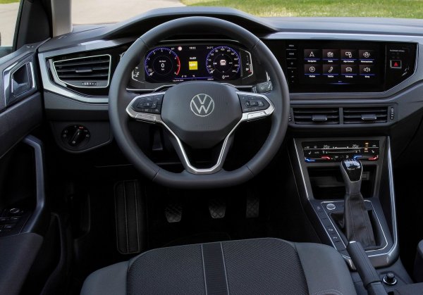 Тук предложението на българския пазар също е с леко ценово предимство пред това в Германия. За по-малко от 30 000 лева клиентът получава Polo с 1,0-литров двигател с 80 к.с. и 5-степенна механична скоростна кутия, както и доста приемливо оборудване. В някои отношение то превъзхожда това са германския пазар, като това се дължи най-вече на големия брой системи за безопасност и асистенти на водача, които са включени в цената на автомобила.