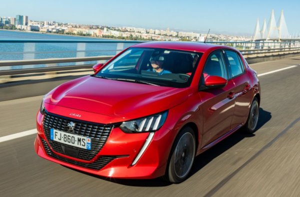 Още един модел, който за кратко дори успя да се изкачи до върха в Европа. След летния спад 208 отново тръгна нагоре през есента и през ноември е втори по продажби на континента, с 1.1% спад спрямо резултатите от 2020. 
