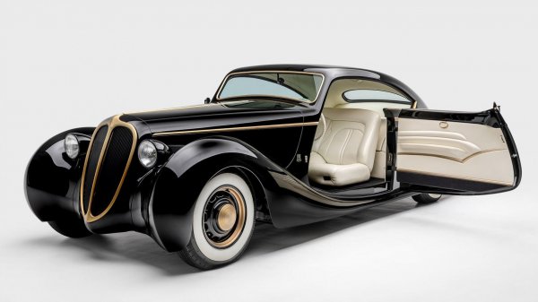 Наречен The Black Pearl, този подчертано американски на вид модел всъщност е базиран на Jaguar от 1948. Но от оригиналната кола е останало твърде малко, заменено от тази необичайна комбинация от ар деко и американски хотрод. Купето е ръчно изработено от алуминий. В двигателя също няма нищо британско - той е 5-литров V8 от Ford. 
