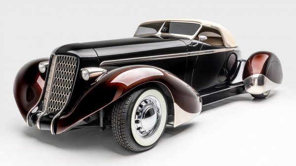 Поредният модел, създаден от Рик Дор, любимия тунер на Хетфийлд (The Black Pearl и Aquarius също са негови, както и следващите два модела в списъка). Задните колела изглеждат просто неземно. 
