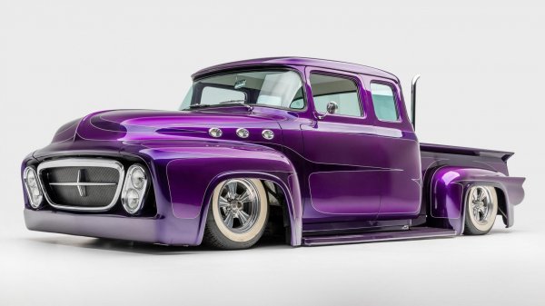 Още едно творение на Рик Дор, което някога е било работнически Ford F100, преди да се превърне в класически снижен хотрод. 
