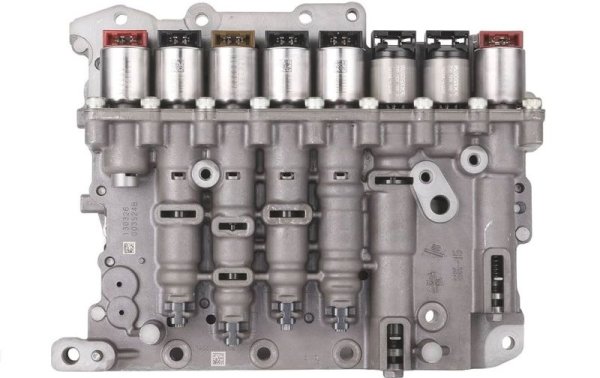 И двата типа задвижване ползват сходни хидротрансформаторни автоматици собствено производство на Hyundai-Kia от семейство А6. При дизела това е A6LF2, при бензиновите двигатели - A6MF1. Първата има ресурс около 250,000 км заради по-високия въртящ момент на мотора; втората издържа спокойно и 300,000. Като казваме спокойно, и двете трансмисии изискват честа смяна на маслото. Казаното за ix35 спокойно важи и за третата генерация на Kia Sportage. 
