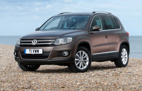 Първата генерация на Tiguan е приятен автомобил, но трябва да се внимава с избора на двигатели и трансмисии. Базовият 1.4 бензин е достъпен само с DSG автоматик с двоен съединител. Истински хидротрансформаторен автоматик има при двулитровия бензин с мощност 170, 180 или 200 коня, и при двулитровия дизел. Те получават трансмисията AQ450 (по-добре позната като Aisin TF‑62SN). Бензиновите мотори са пълни с проблеми: верига, нагар, разход на масло, водна помпа, горивна помпа... Дизелът е малко по-надежден и има към 350,000 км ресурс. 
