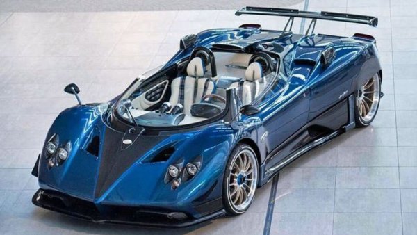 Компанията на Орасио Пагани стана пословична с нежеланието си да се откаже от митичния модел Zonda - дори и години след подмяната му с Huayra, фирмата все още пускаше специални версии на Zonda. Най-специалната бе Zonda HP Barchetta, обявена през 2018. Само с три предвидени бройки, цената й бе фиксирана на 23.65 милиона долара. 
