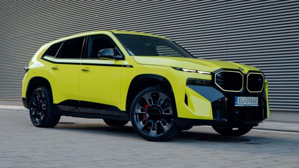 XM не се оказа очакваният от BMW хит на пазара, което предизвика много спекулации за неговото спиране от производство. Баварците все още отказват да прибегнат до подобна мярка, като засега се отказват само от базовия модел, като ще продължат да предлагат само версията XM Label, която разполага с хибридно задвижване с V8 битурбо двигател.