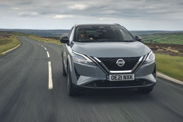 Вече доста години Qashqai е неизменният победител в компактния SUV сегмент. През миналата година имаше временен спад около смяната на поколенията, но после третата генерация стартира също толкова силно. Всъщност именно Qashqai е моделът, който на практика създаде сегмента на семейните кросоувъри в модерния му вид - други автомобили, като CR-V и RAV4, датират доста по-отдавна, но при тях акцентът беше върху проходимостта. 
