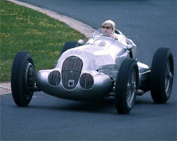 W125 - Сребърната стрела на Mercedes