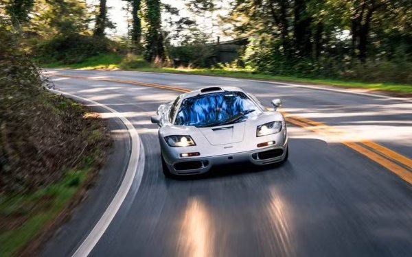 Максимална скорост - 387 км/ч

Двигател - 6,1-литров V12

Мощност - 618 к.с.

Въртящ момент - 640 Нм

0-100 км/ч - 3,2 секунди.