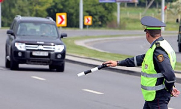 На много от новите шофьори им се струва, че постоянно нарушават правилата за движение и затова те винаги се страхуват, че ще бъдат спрени от съответните органи реда. Статистиката обаче показва, че начинаещите водачи са далеч по-стриктни при спазването на на правилата и рискът да бъдат спрени за проверка на пътя е същият като този при шофьор с дълъг стаж зад волана.