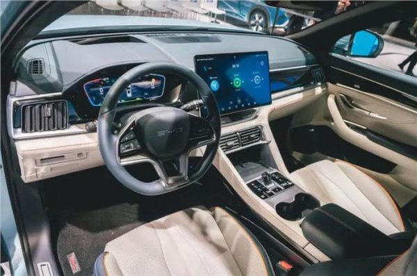 Няма оповестени технически данни, но е известно, че тестовете са проведени на криволичещите писти в Австрия, където е разработван и Mercedes-Benz G-Class.
