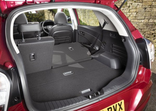 Този модел все още е сравнително рядък в Европа, но заслужава добри думи и заради обема на багажното си отделени - 427 литра. Корейският SU също така се откроява с началната цена от само 21 000 евро, срещу които клиентът получава 1,2-литров бензинов двигател с 3 цилиндъра, който развива 128 к.с.