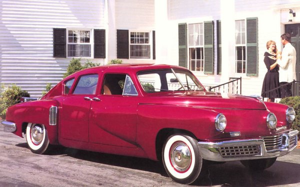 Всички знаят, че Volvo е първата фирма, която през 1959 г. поставя предпазни колани на своите автомобили. Опити за това са правени още преди началото на Първата световна война.  А през 1948 г. американският предприемач Престън Тъкър се опитва да сложи предпазен колан в своя Tucker Torpedo (на снимката). Маркетолозите обаче го убеждават, че клиентите няма да приемат подобно нещо и Тъкър се отказва, но все пак са произведени около 500 бройки от модела със сериен предпазен колан.
