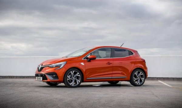 Доста години Clio беше номер 2 в Европа, но после рязко изостана в края на миналата и началото на тази година. Силните май и юни пооправиха нещата, но Clio все още има спад на годишна база от почти 7%. 
