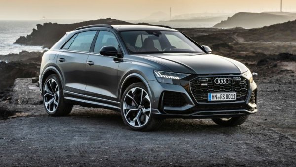 Премиум марката на VW е една от едва трите, които подобряват резултатите си не само в сравнение с 2020 (305 регистрации за Audi), но и в сравнение с 2019 (330). Все така най-продавани си остават най-скъпите SUV модели - Q8 и Q7, като към тях сме включили и версиите SQ и RSQ. 

Най-продавани модели:
Q8 - 84
Q7 - 74
Q3 - 57
Q5 - 54
A6 - 26

Други: A4 - 18, A3 - 16, Q2 - 13, A5 - 11, e-tron - 7, А8  - 7 , A7 - 5 , R8 Spider - 1, RS e-tron GT - 2
