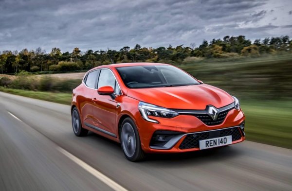 Французите могат да се похвалят с петдесетина автомобила повече спрямо 2020, но изостават с почти 500 спрямо 2019. Най-продавани са Clio и Master, които отчитат съответно 82 и 98 нови регистрации само за юли. Набират скорост и продажбите на новото Renault Express - наследника на Dacia Dokker.

Най-продавани модели:
Clio - 752
Master - 534
Captur - 233
Megane - 227
Traffic - 44

Други: Express - 29, Kadjar - 28, Kangoo - 27, Koleos - 14, Arkana - 16, Zoe - 10, Talisman - 7
