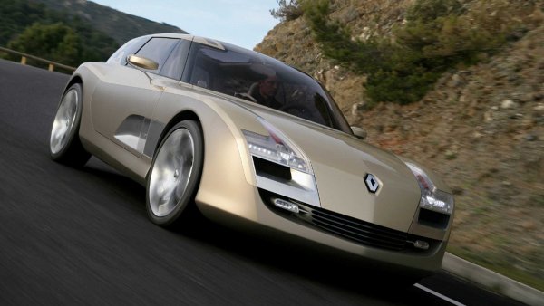 В това триврато футуристично комби вероятно е лесно да се разпознае производствения модел, който видя бял свят три години след дебюта на прототипа през 2006 г.