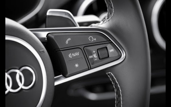 В съвременните коли воланът без бутони се възприема като доста бюджетен. Въпреки че повечето от масовите модели на вторичния пазар всъщност все още са без тази опция, както и базови от скъпите премиум марки. Без такъв волан проблемът не е голям - все пак завъртането на копчетата на радиото и натискането бутоните на панела не е кой знае колко трудно. А тези, които вече не могат да живеят без такава опция, може лесно да си купят такъв волан и той да бъде инсталиран. Най-важното е, че такава опция за избрания модел да съществува във фабрична версия.