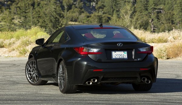 Допълваме и ужасната информационно-развлекателна система на Lexus, която е универсално мразена от почти всички, които някога са я използвали. В резултат на всичко това, получавате атмосферен V8 двигател, който вероятно ще изкара вечно, но пък едва ли си заслужава само това.