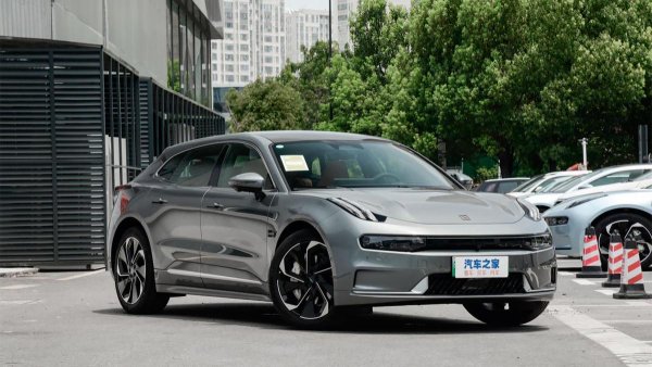 Този нов китайски стартъп е много обещаващ за местния автомобилен пазар. Той е собственост на Geely - компания, която също притежава Volvo, Lotus, Smart и други. Този огромен ресурс помага за развитието на проекти за електрически превозни средства. Въпреки сериозните финансови възможности обаче амбиците на китайците за конкуренция с Tesla едва ли ще може да бъдат реализирани.

Противно на очакванията на мнозина, Tesla все още не е забранена в Китай, където записва отлични резултати въпреки конкуренцията на местните производители. В същото време Zeekr обяви амбиции за навлизане на американския пазар, но има вероятност това да се окаже провал и американците просто да не харесат тази марка.