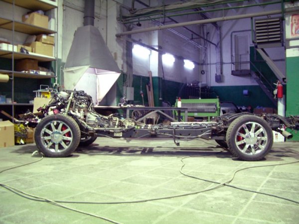 Возилото е създадено на базата на Cadillac Escalade EXT, чието шаси е скъсено с 35 сантиметра и на него е поставена кабината на ГАЗ-51