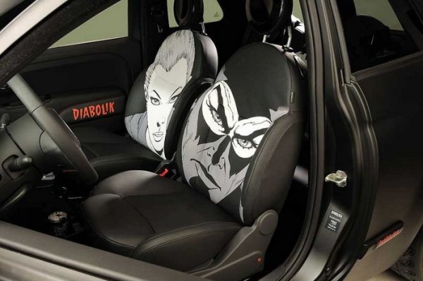 Кожения салон на уникалният маник е покрит със специални апликации изобразяващи героите от комикса.