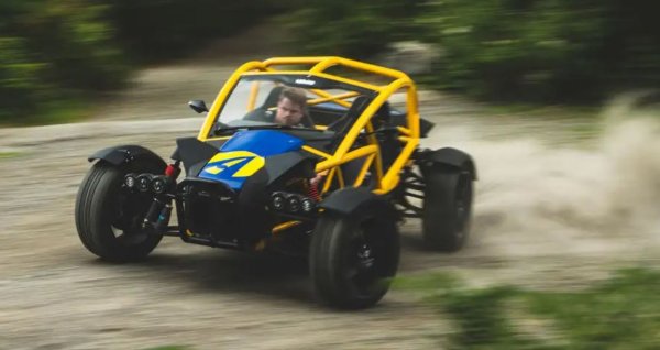 Ariel и три партньорски компании са си осигурили около 300 000 паунда финансиране от мрежата за нишови превозни средства (NVN) на Обединеното кралство, за да разработят готов за производство електрически вариант на бъгито Nomad. Вече има готов прототип.