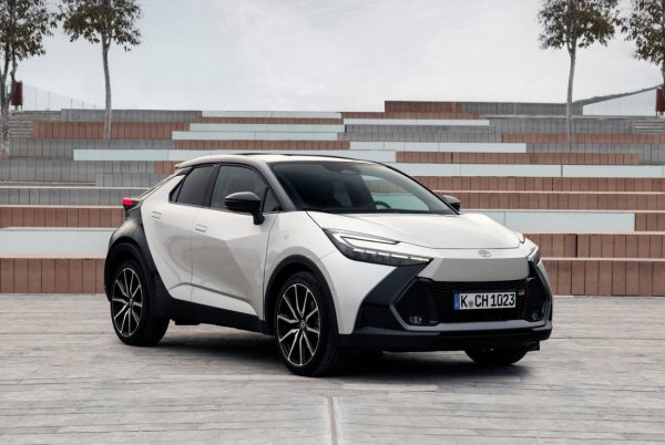 Осмо място заема Toyota C-HR. Емблематичният SUV на японската марка беше похвален за ниската си цена на притежанието, комфорта и надеждността. Въпреки това, не всички шофьори харесваха цената на автомобила и по-малко привлекателната и сравнително тясна задна част на интериора.