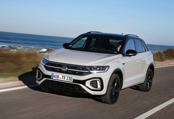 Второто място зае Volkswagen T-Roc. Компактният SUV на германската марка получи похвали за своя комфорт, просторен интериор, голям багажник и добро управление. В същото време потребителите отбелязаха, че този модел е сравнително с нисък риск и е достъпен за покупка.