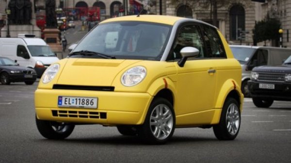 Използването на удивителен знак в името на автомобил обикновено е израз на пълно творческо безсилие и означава, че той е обречен. Изключението е може би VW Up!. Но Ford Th!nk категорично потвърждава правилото. Даже може да се каже, че удивителната е най-малко тъпото нещо в целия този нелеп проект на американците да дадат на света електрическа мобилност. 
