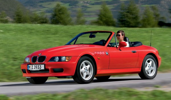 Ако искате практична кола, по-добре забравете за BMW Z3, тъй като неговият 165-литров багажник e малък, а в купето няма място,  където да оставите дори потрфейла си. Но ако това не е проблем, този роудстър със задно задвижване продължава да има изцяло актуален дизайн и брилянтна механична гама, съставена от бензинови двигатели със 118, 143, 150 и 193 к.с. както и М-версия със 321 к.с., която обаче стпува повече.

Този автомобил предлага типичното за BMW спортно поведение на пътя &ndash; с много твърдо окачване и остро кормилно поведение, което позволява на шофьора рязко да променя траектория с по-висока скорост.