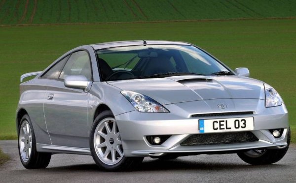 Подходящ модел, ако цените преди всичко усещанията зад волана. В края на краищата в Toyota Celica седалките са много добре обгръщащи и водачът седи ниско до земята, с изпънати крака. Уредите за управление, като волан, педали или селектор на скоростите, са перфектно подредени. 

Разбира се, за 5000 евро можете да получите достъп само до варианта 1.8 VVTi, оборудван с атмосферен бензинов двигател, с променливо разпределение, който развива 140 к.с. Характеристиките му не са блестящи, но в замяна това е доста надежден модел.

Ако искате нещо по-бързо &ndash; насочете се към Toyota Celica T-Sport, със 192 к.с., която е крачка напред по отношение на производителността, но и цената е по-висока.