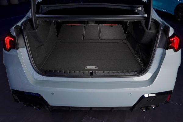 Новата Серия 2 Гран Купе е по-дълга от старата с 2 см, до общо 4.55 метра. Междуосието е 2.67 метра. Освен това колата е станала и по-висока - с 2.5 см. Увеличението в размерите дава повече простор за пътниците и по-голям багажник - 430 литра (при вариантите с електрифицирано задвижване той намалява до 360 литра).