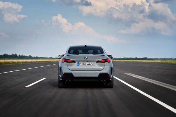 Самата конструкция на новата "двойка" Гран купе е чувствително променена, с повече високоякостна стомана и по-здрави връзки на окачването, което повишава устойчивостта на усукване и подобрява динамиката в завой. Изцяло преработени в сравнение с предишното поколение са и амортисьорите. Серийното оборудване включва ARB контрол на сцеплението и 17-цолови алуминиеви джанти, а пакетът M Sport ги заменя с 18-цолови. 
