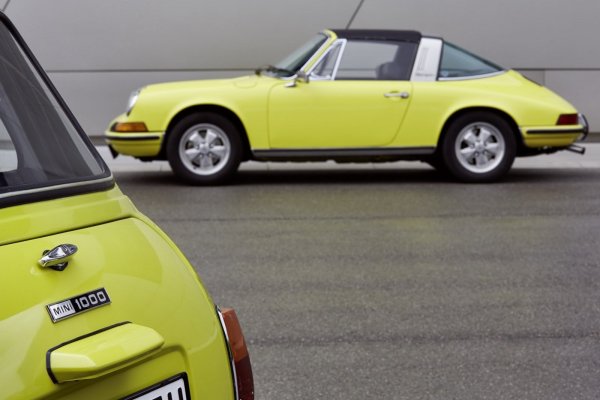 MINI поздрави Porsche за рождения му ден