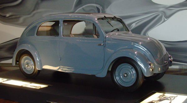 Прототипът Porsche Typе 32, разработен през 1933 за завода на NSU, е в основата на бъдещата "народна кола"