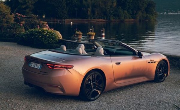 Спирачките идват от суперколата MC20, с минимални корекции. Инженерите са се погрижили и за един специфичен проблем при електромобилите, свързан с по-рядката употреба на спирачките заради регенеративната функция. За целта спирачната система на Folgore има самопочистваща се функция, която поддържа чиста повърхността на спирачните дискове. 
