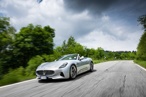 Самите електромотори, разработени на базата на тези от Formula E, са нов еталон за подражание в автомобилната индустрия. Благодарение на изтънените стоманени компоненти и висококачествените магнити, тези мотори могат по-ефективно да отдават максималната си мощност, и да го правят по-продължително. От Formula E идват и инверторите от силициев карбид. 
