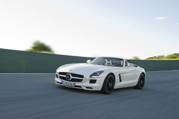  Mercedes-Benz SLS AMG Roadster
