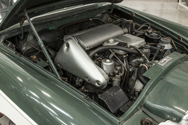 Ако се съди по външния вид, бихте казали, че подобен опит би трябвало да завърши с пълен неуспех, но тайното оръжие на Princess R беще уникален изцяло алуминиев редови мотор с 6 цилиндъра и мощност 182 с. Всъщност, това е единствената кола, която не е Rolls-Royce, по пък е използвала оригинален двигател на тази британска марка. 