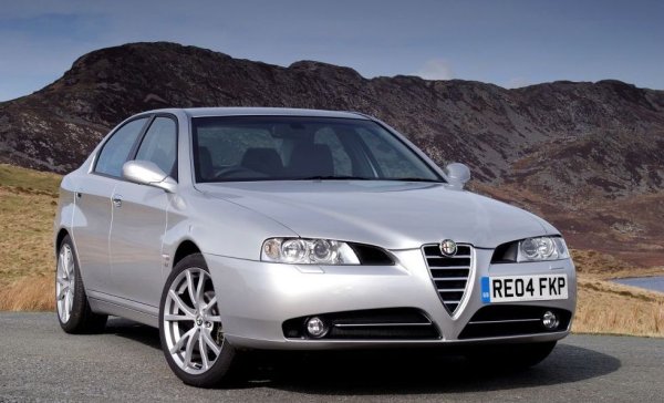 Наименованието Twin Spark е малко подвеждащо, защото Alfa Romeo използва тази технология в състезателните си автомобили още от 1914 година, и я прави масова през 60-те години. Тук всъщност дори не става дума за двигател на Alfa, а за т. нар. двигателно семейство Pratola Serra на Fiat. Наречени на името на градчето, където се произвеждат, тези агрегати с по 4 или 5 цилиндъра предизвикват противоречиви отзиви: дизелите се ползват като цяло с добра репутация, докато бензиновите агрегати, и особено двулитровият от началото на новия век, са на другия полюс. 
Употреба:
ALFA ROMEO: 145, 146, 147, 155, 156, 166, GTV, Spider, GT
LANCIA: Lybra, K, Thesis
FIAT: Bravo Mk1, Marea, Coupe (петцилиндровата версия)
TRUMPCHI: GA5, GS5 Super
