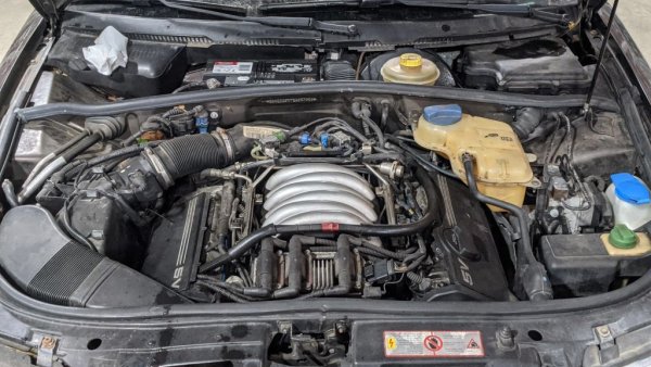 Иновативната сплав Alusil (наричана още силумин) обещаваше много предимства, но се оказа, че крие и сериозни недостатъци - най-вече прекомерна чупливост. Използването на лошо гориво и закъснелите смени на маслото допълнително увеличаваха риска от надиране на цилиндровите стени. Единственото спасение бе основен ремонт с добавяне на гилзи в цилиндрите. Ще познаете, че сте попаднали на такъв автомобил, по отчетливото почукване при студен старт. 
Слабо място са и хидрообтегачите, които сдават багажа доста преди самата ангренажна верига. Те се нуждаят от подмяна на всеки 150-200 хиляди километра, което не е евтино. Инжекторите издържат значително по-малко - едва около 40,000 км, и изискват постоянно внимание от собствениците. 
