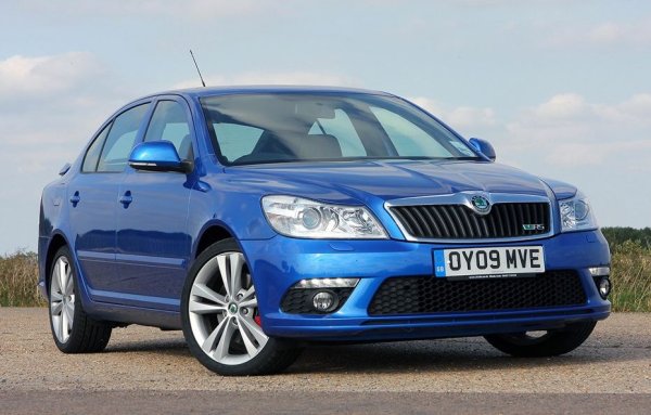 Още една жертва на новите екологични правила и на стремежа към даунсайзинг на всяка цена. Двигателите EA888 дойдоха като еволюция на по-старите ЕA827/113, но с директно впръскване, изтънени стени на блока, променливо газоразпределение, рециркулация на отработилите газове. Имаше версии с 1.8 и 2.0 литра работен обем, и с мощност от 151 до цели 314 конски сили. В концепта Golf R400 този мотор произведе смайващите 400 коня. 
Употреба: 
1.8 TSI/TFSI: Audi TT Mk2 (8J), Audi 8P A3, Audi B7 A4, Audi A4 (B8), Audi A5, SEAT Leon Mk2 (1P), SEAT Altea XL, Skoda Yeti, Skoda Octavia Mk3 (5E), Skoda Superb Mk3 (3V), VW Jetta Mk5, VW Passat B8, VW Passat CC
2.0-литров TSI/TFSI: VW Tiguan, VW Golf Mk5 GTI, VW Golf Mk6 GTI, Audi Q3, VW Jetta Mk5, VW Jetta Mk6, VW Passat B6, VW CC, Audi A3 (8P), VW Scirocco, Audi TT, Skoda Superb Mk2 (3T), Skoda Octavia, Audi S3, VW Golf R, VW CC, SEAT Altea Freetrack, SEAT Leon FR, Audi A4 (B8), Audi Q5, Skoda Kodiaq, Audi A5, SEAT Exeo, VW Golf Mk7 GTI, Skoda Octavia RS, Porsche Macan, Audi Q5, Audi A4, SEAT Leon Cupra