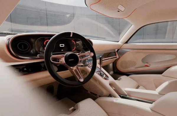 Двигателите са 4-литров атмосферен с мощност 500 конски сили и турбо версията му, която развива над 600 к.с. Комбинира се със седемстепенна механична или роботизирана скоростна кутия. Външните панели са изработени от карбон. Визията на модел е на калифорнийския стилист Флориан Флатау, който си сътрудничи със студиото Singer. Ще бъдат произведени само 22 бройки.