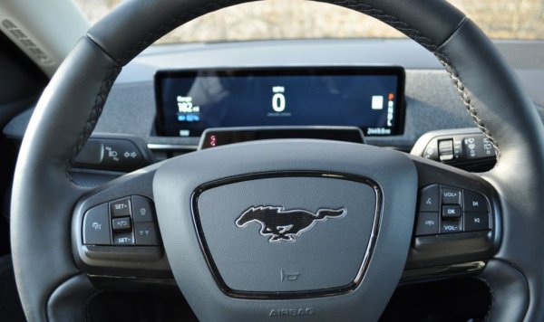 Тази система, с добавен Lane Centering Assist, е изпробвана в електрическия Ford Mustang Mach-E. Парадоксално, тя получава четири оценки &quot;добър&quot;, една &quot;приемлив&quot;, една &quot;граничен&quot; и само една оценка &quot;слаб&quot; - за функциите за безопасност. Но резултатът там е толкова лош, че и цялостната оценка на системата е &quot;слаб&quot;. 

